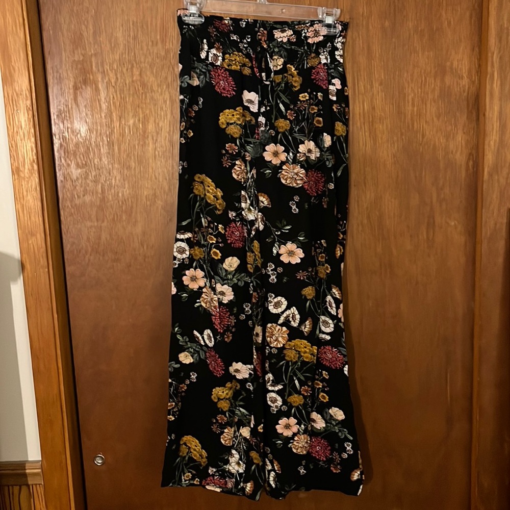 Wide leg floral pant - size small